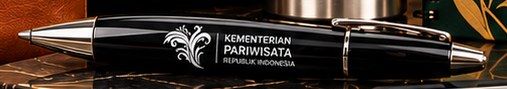 Pulpen metal hitam-perak dengan logo instansi, isi Paket Eksklusif